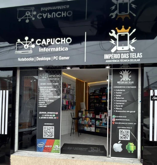 Fachada da Capucho Informática, com a entrada da loja